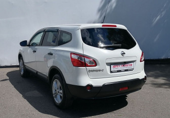 Подержанный автомобиль Nissan Qashqai+2 2012 года (7 фото)