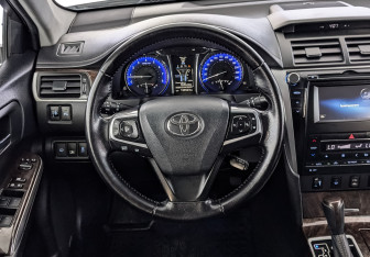 Подержанный автомобиль Toyota Camry Sedan 2017 года (22 фото)