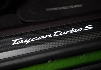 Подержанный автомобиль Porsche Taycan 2021 года (27 фото)