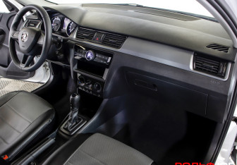 Подержанный автомобиль Skoda Rapid Liftback 2018 года (9 фото)