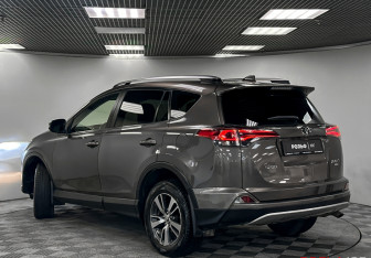 Подержанный автомобиль Toyota RAV4 2019 года (20 фото)