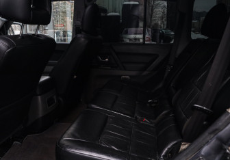 Подержанный автомобиль Mitsubishi Pajero 2005 года (9 фото)