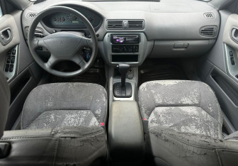 Подержанный автомобиль Mitsubishi Galant Sedan 2003 года (11 фото)