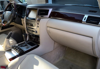 Подержанный автомобиль Lexus LX 2012 года (9 фото)