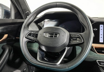 Подержанный автомобиль Geely Monjaro 2023 года (15 фото)