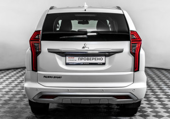 Подержанный автомобиль Mitsubishi Pajero Sport 2021 года (6 фото)