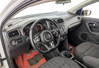 Подержанный автомобиль Volkswagen Polo Sedan 2018 года (16 фото)