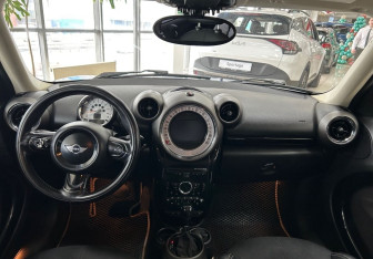 Подержанный автомобиль MINI Countryman 2011 года (12 фото)