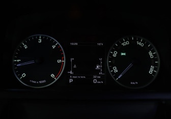 Подержанный автомобиль Land Rover Discovery 2013 года (12 фото)