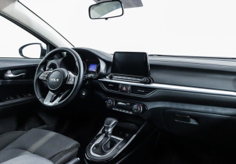 Подержанный автомобиль Kia Cerato Sedan 2022 года (7 фото)