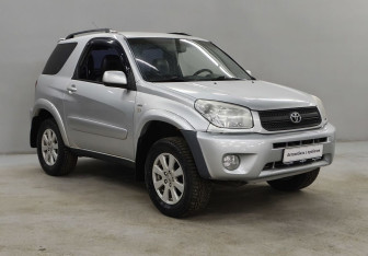 Подержанный автомобиль Toyota RAV4 2003 года (3 фото)