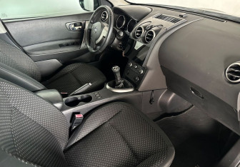 Подержанный автомобиль Nissan Qashqai 2009 года (9 фото)