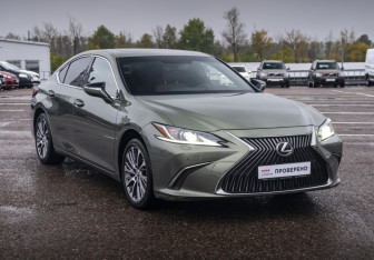 Подержанный автомобиль Lexus ES 2021 года (3 фото)