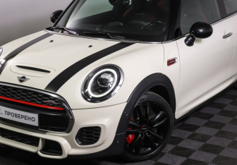 Подержанный автомобиль MINI Hatch 2018 года (24 фото)