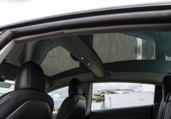 Подержанный автомобиль Tesla Model 3 2022 года (17 фото)