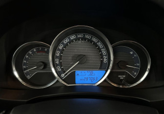 Подержанный автомобиль Toyota Corolla Sedan 2013 года (14 фото)