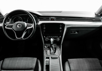 Подержанный автомобиль Volkswagen Passat Wagon 2019 года (8 фото)