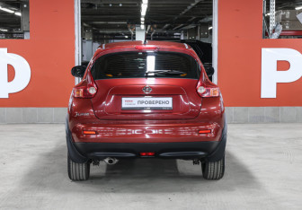 Подержанный автомобиль Nissan Juke 2012 года (6 фото)