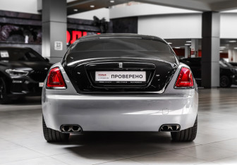 Подержанный автомобиль Rolls-Royce Wraith 2018 года (11 фото)