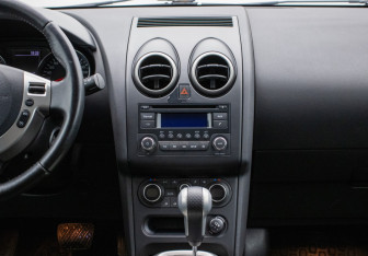 Подержанный автомобиль Nissan Qashqai 2011 года (14 фото)