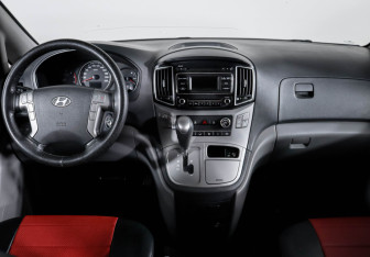 Подержанный автомобиль Hyundai H-1 2015 года (12 фото)