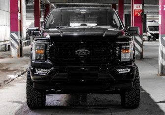 Подержанный автомобиль Ford F-150 2022 года (2 фото)