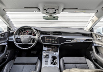 Подержанный автомобиль Audi A7 2022 года (14 фото)