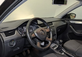 Подержанный автомобиль Skoda Octavia Liftback 2014 года (16 фото)