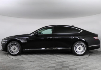 Подержанный автомобиль Genesis G80 2021 года (8 фото)