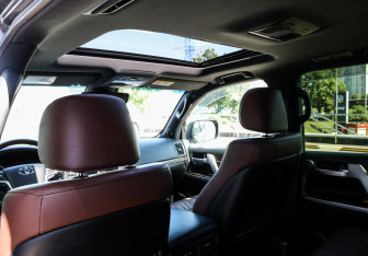 Подержанный автомобиль Toyota Land Cruiser Suv 2019 года (23 фото)