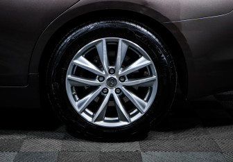 Подержанный автомобиль Infiniti Q50 2014 года (15 фото)