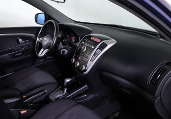 Подержанный автомобиль Kia Ceed Wagon 2010 года (11 фото)