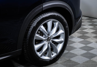 Подержанный автомобиль Infiniti QX50 2018 года (15 фото)