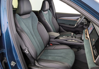 Подержанный автомобиль Geely Monjaro 2024 года (24 фото)