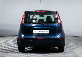 Подержанный автомобиль Nissan Note 2011 года (6 фото)