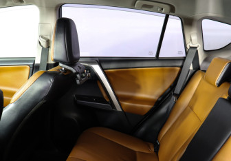 Подержанный автомобиль Toyota RAV4 2018 года (12 фото)