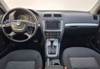 Подержанный автомобиль Skoda Octavia Liftback 2012 года (12 фото)