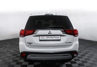 Подержанный автомобиль Mitsubishi Outlander 2019 года (6 фото)