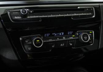 Подержанный автомобиль BMW X1 2016 года (16 фото)