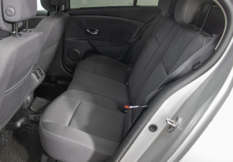 Подержанный автомобиль Renault Fluence 2011 года (11 фото)