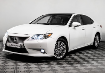Подержанный автомобиль Lexus ES 2015 года (1 фото)