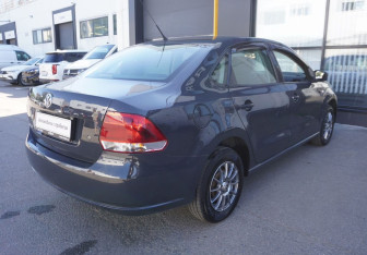Подержанный автомобиль Volkswagen Polo Sedan 2012 года (5 фото)