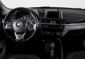 Подержанный автомобиль BMW X1 2016 года (12 фото)