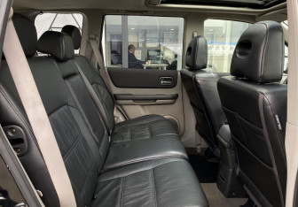 Подержанный автомобиль Nissan X-Trail 2005 года (23 фото)