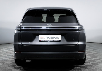 Подержанный автомобиль LiXiang L7 2024 года (6 фото)