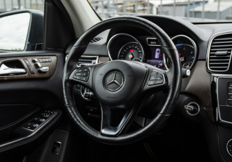 Подержанный автомобиль Mercedes-Benz GLE 2018 года (10 фото)