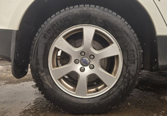 Подержанный автомобиль Volvo XC60 2012 года (13 фото)