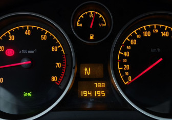 Подержанный автомобиль Opel Astra Hatchback 2010 года (14 фото)