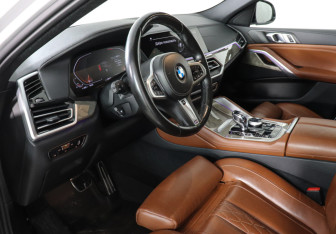 Подержанный автомобиль BMW X6 2022 года (12 фото)
