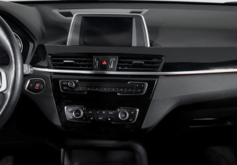 Подержанный автомобиль BMW X1 2018 года (13 фото)